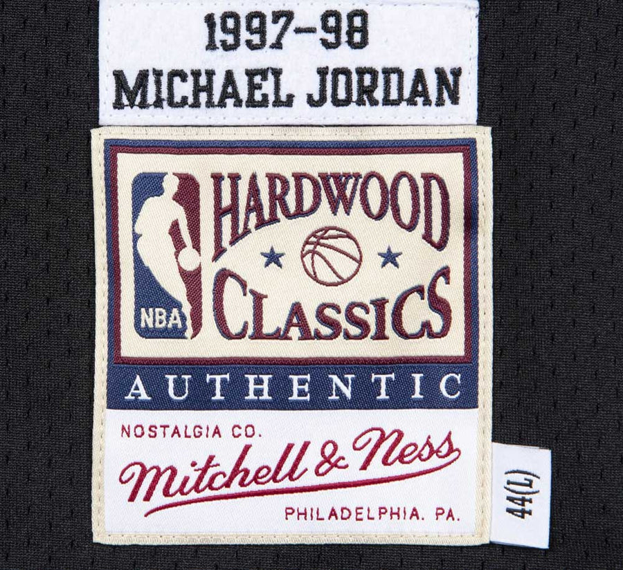 Michael Jordan Chicago Bulls Adidas Stitched Jersey (Med.) NBA Sewn  Alternative